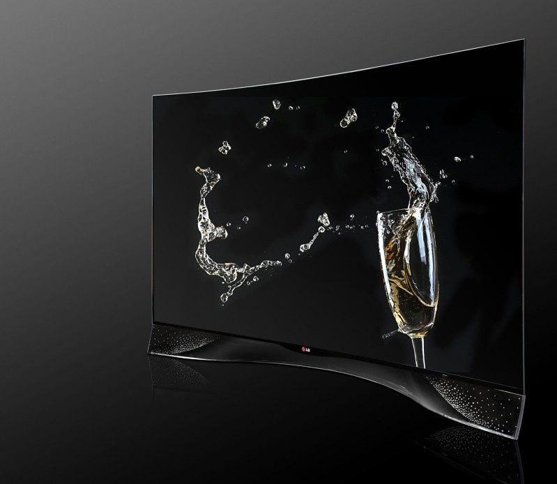 Zakrzywiony OLED TV z kryształkami Swarovskiego