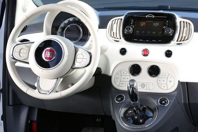Nowy Fiat 500 z usługami TomTom Live i nawigacją connected