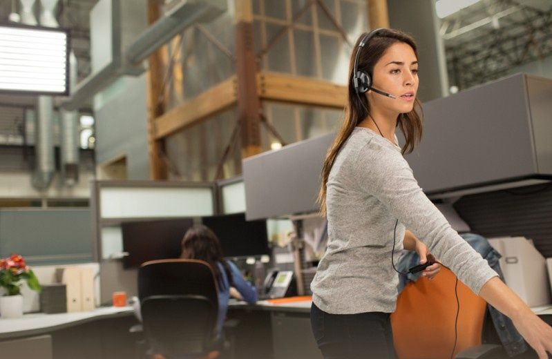Wpływ hałasu w przestrzeni biurowej na produktywność pracowników