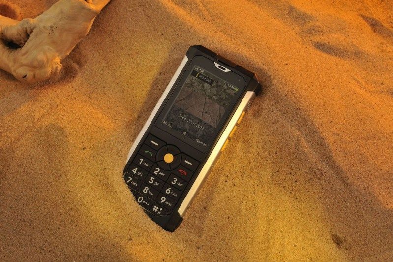 Marka Caterpillar wchodzi na polski rynek z pierwszym pancernym telefonem Cat B100