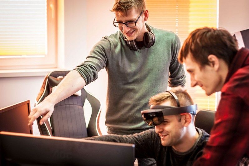 Polska grupa TenderHut przejmuje QBurst Poland i zacieśnia współpracę z Microsoftem