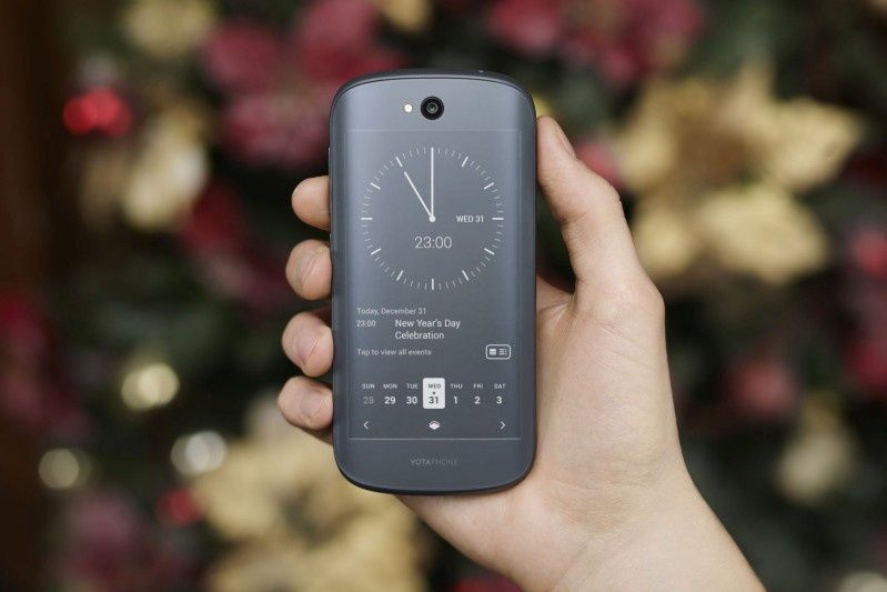 YOTAPHONE 2 - pierwszy na świecie smartfon  z dwoma ekranami