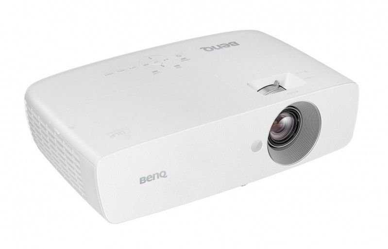 BenQ W1090 - popularny projektor dla kinomanów, kibiców i graczy  