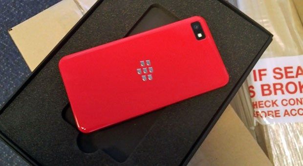 Limitowane, czerwone BlackBerry Z10 - tylko dla deweloperów