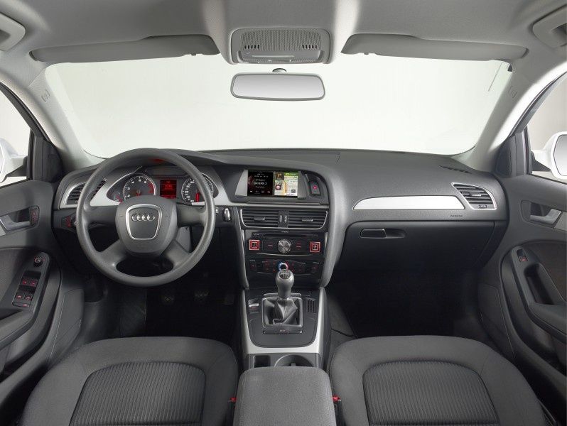 Alpine przedstawia	system multimedialny klasy premium przeznaczony do samochodów	Audi	Q5, A4 i A5.