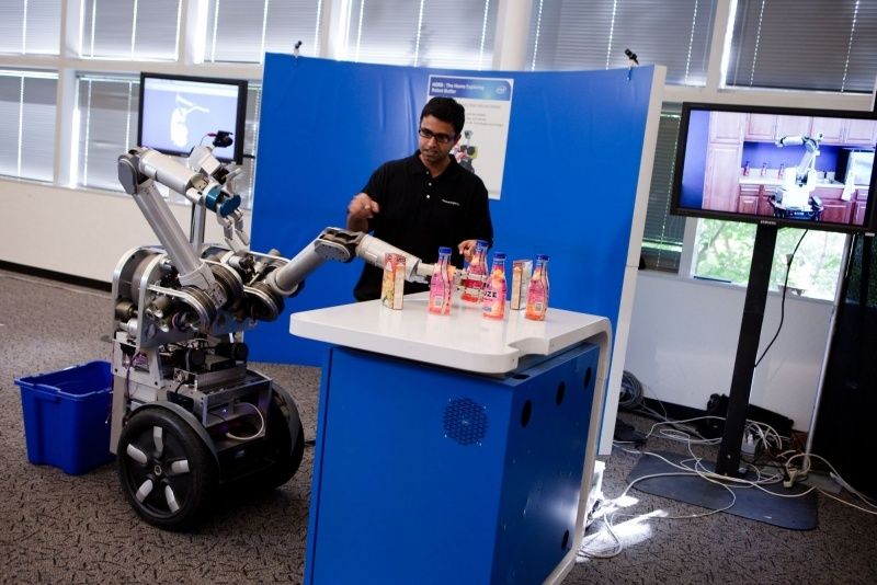 Robot-lokaj od Intela pozmywa naczynia i zrobi pranie