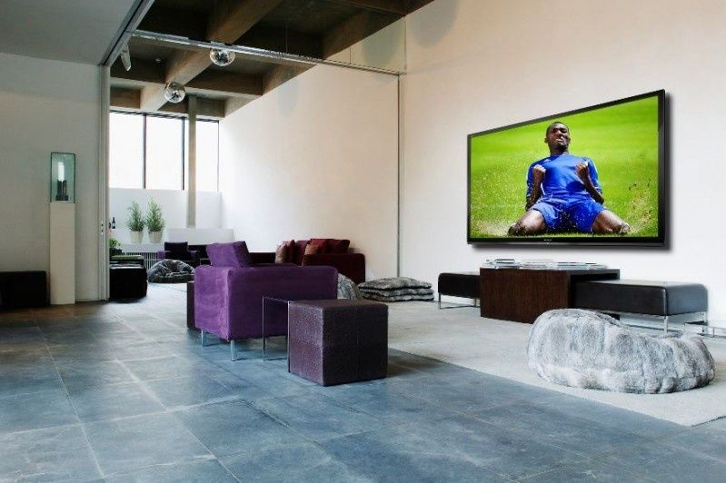 Sharp - ekran telewizora o 2 metrowej przekątnej we własnym domu
