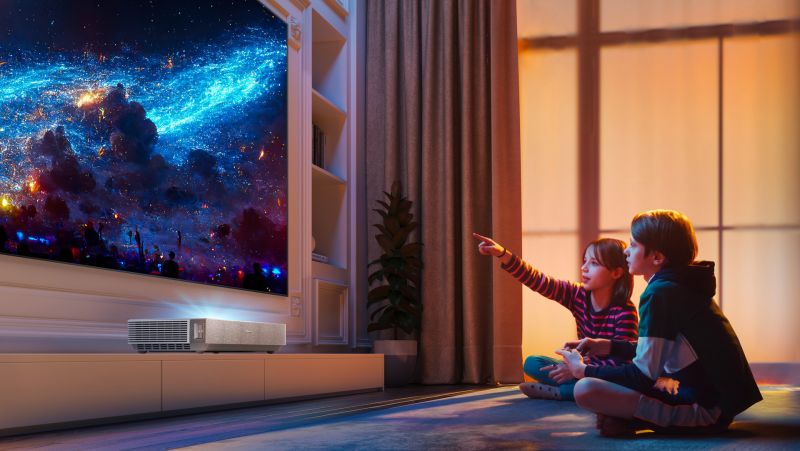 Hisense powiększa rodzinę telewizorów laserowych o nowy model. Hisense Laser TV 4K L5H