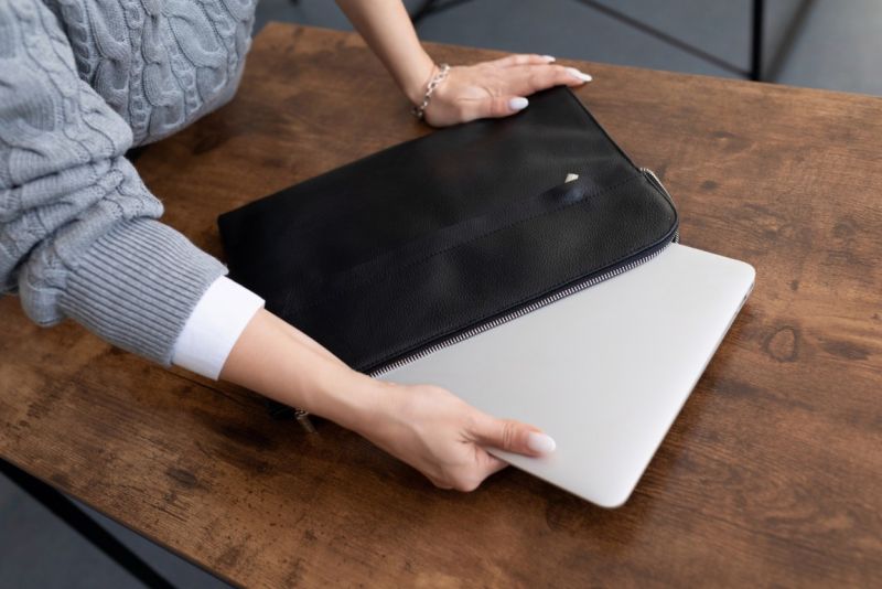Pokrowce na laptopy – praktyczny poradnik dla każdego