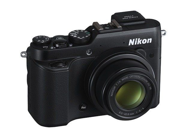 Nikon poszerza portfolio o Coolpix P7800, Coolpix S02 i lampę LD-1000