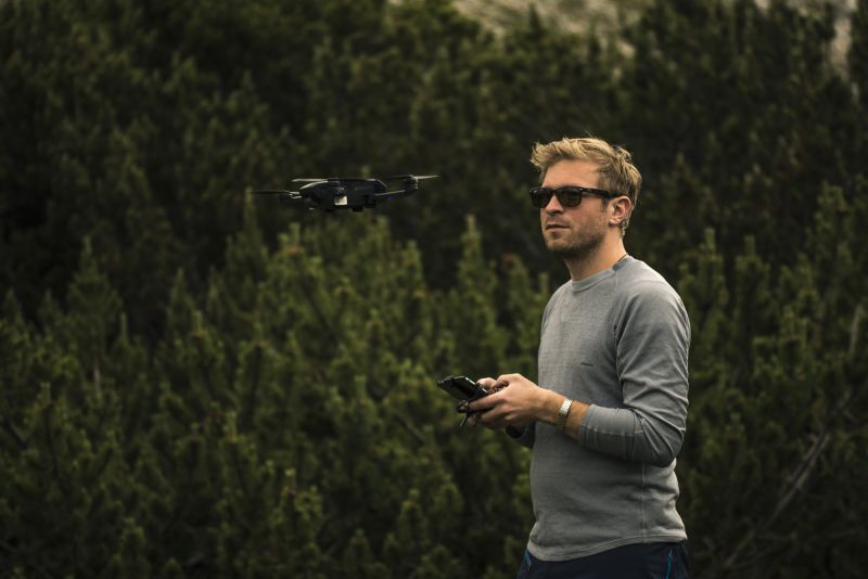Kupiłeś lub otrzymałeś w prezencie swojego pierwszego drona? Oto 6 rad jak szybko i bezpiecznie nauczyć się latać!