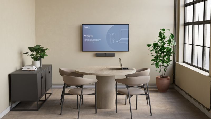 Jabra wprowadza na rynek nowy wideo bar PanaCast U30, aby uprościć współpracę wideo w ramach modelu BYOD w małych salach konferencyjnych