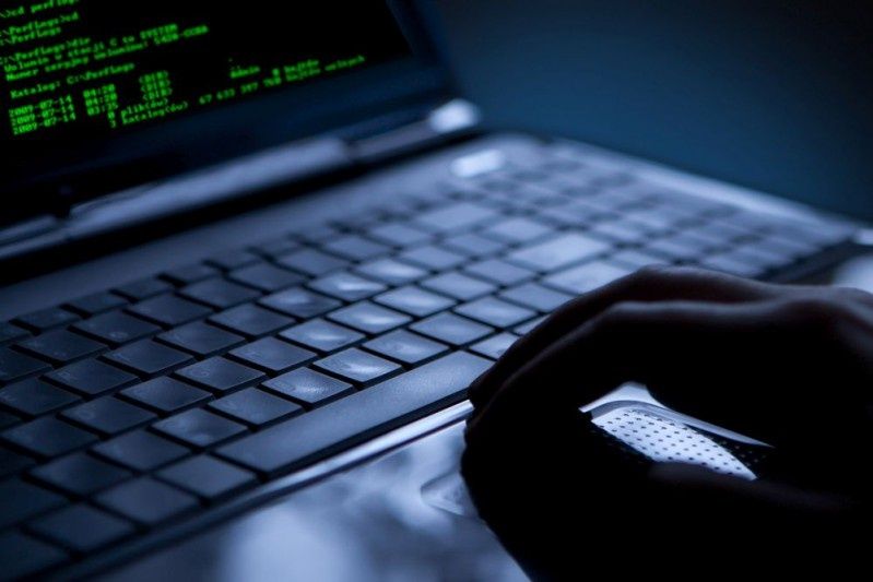 Firmowe sieci pod ostrzałem cyberprzestępców - sektor finansowy najczęstszym celem
