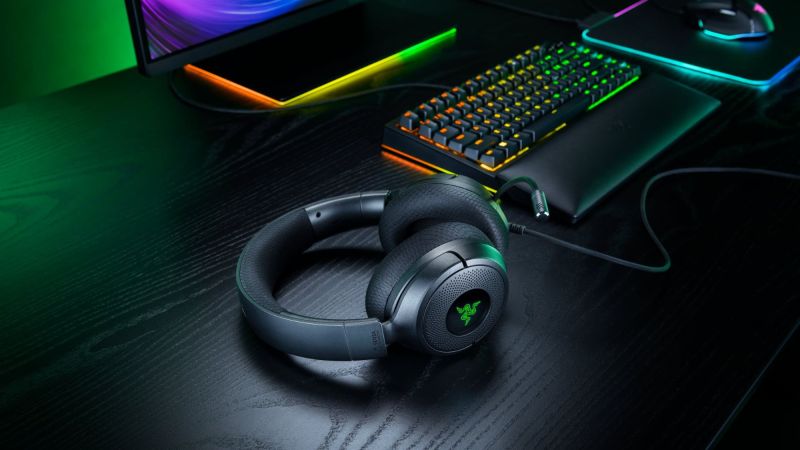 Poczuj grę na własnej skórze: Razer prezentuje słuchawki Kraken V4 X z technologią Sensa HD Haptics!